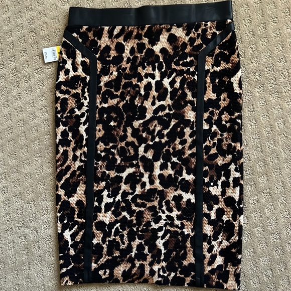 Thalia Sodi Dresses & Skirts - NWT Thalia Sodi Leopard Skirt